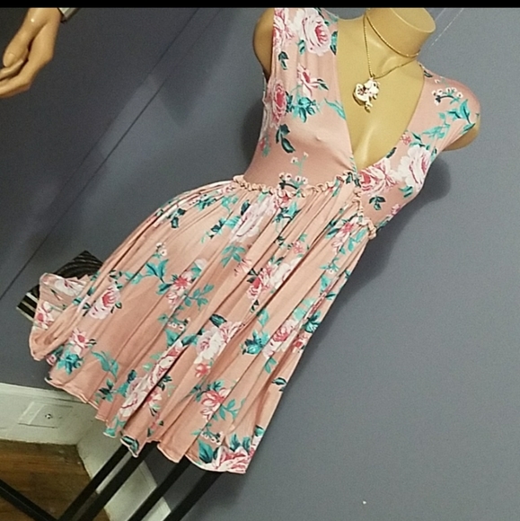 Dresses & Skirts - Adorable oversized Floral boho dress